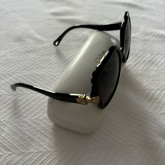 Chloe Black and Gold Sunglasses Timeless Design - Picture 1 of 13